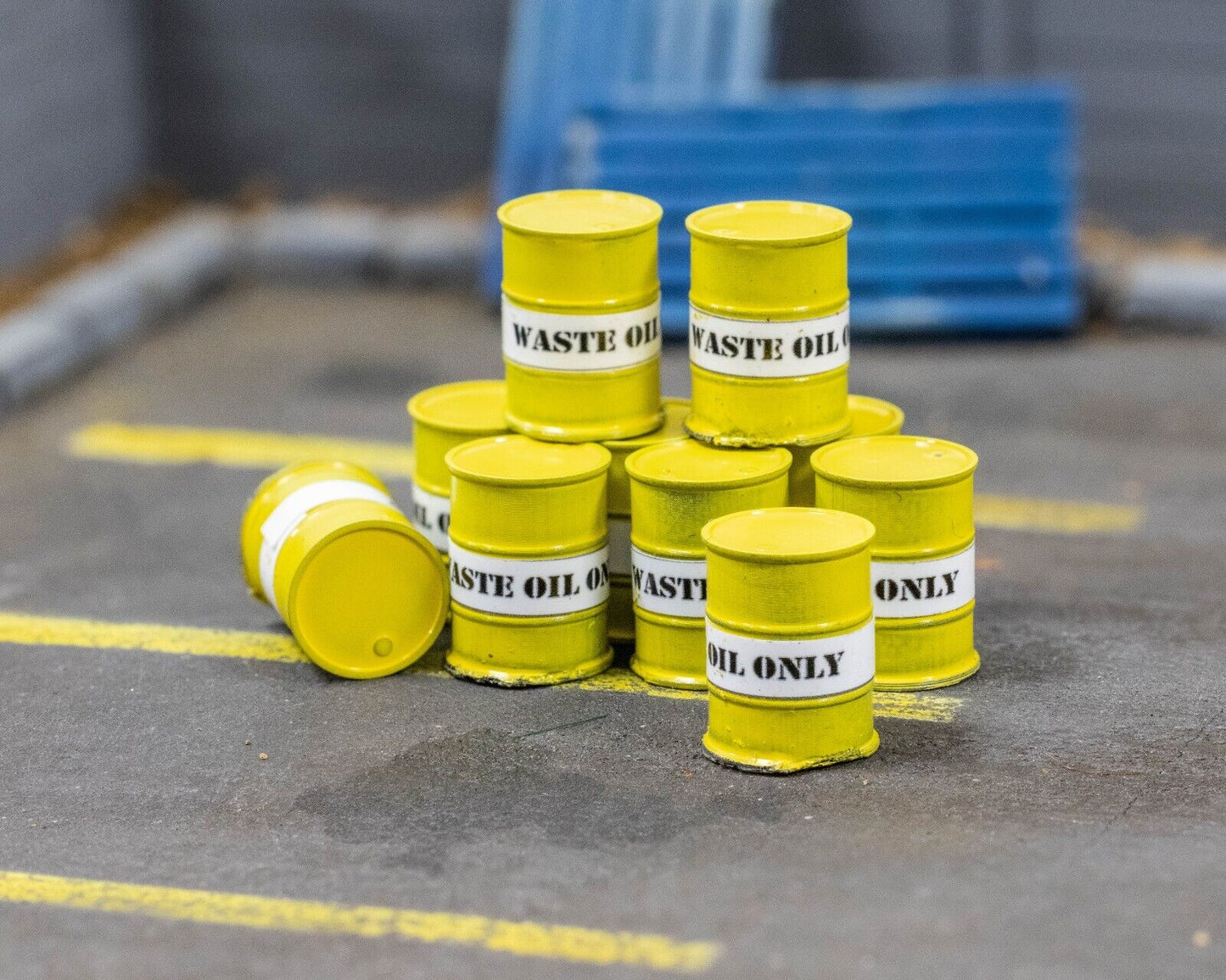 Waste Oil Drums - Yellow - OO Gauge