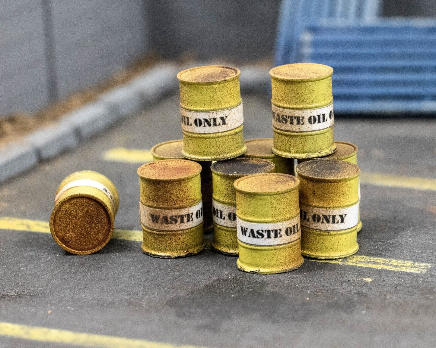 Waste Oil Drums - Yellow - OO Gauge