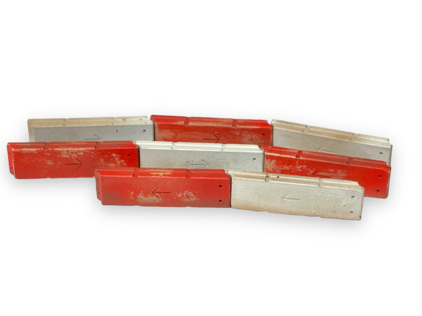 Concrete Jersey Road Barriers with Arrows OO Gauge