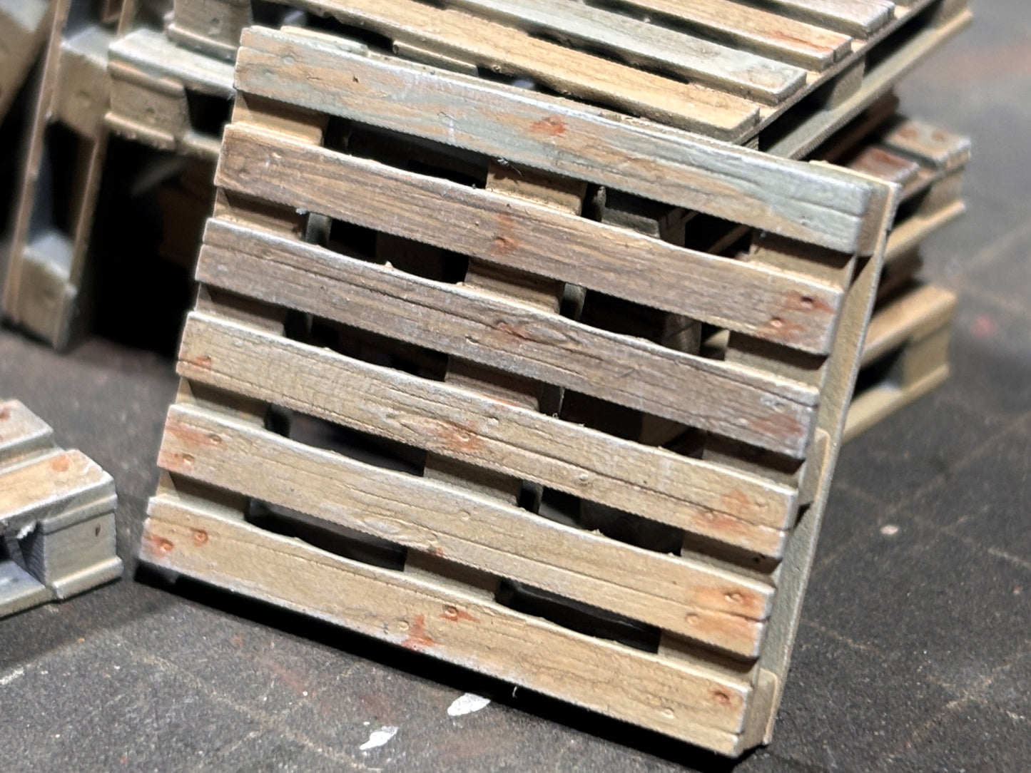 Shipping Pallets - Blue Weathered - OO Gauge