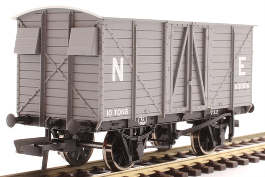 Oxford Rail OR76GEGV002 10 ton GER covered van in LNER grey - 630616