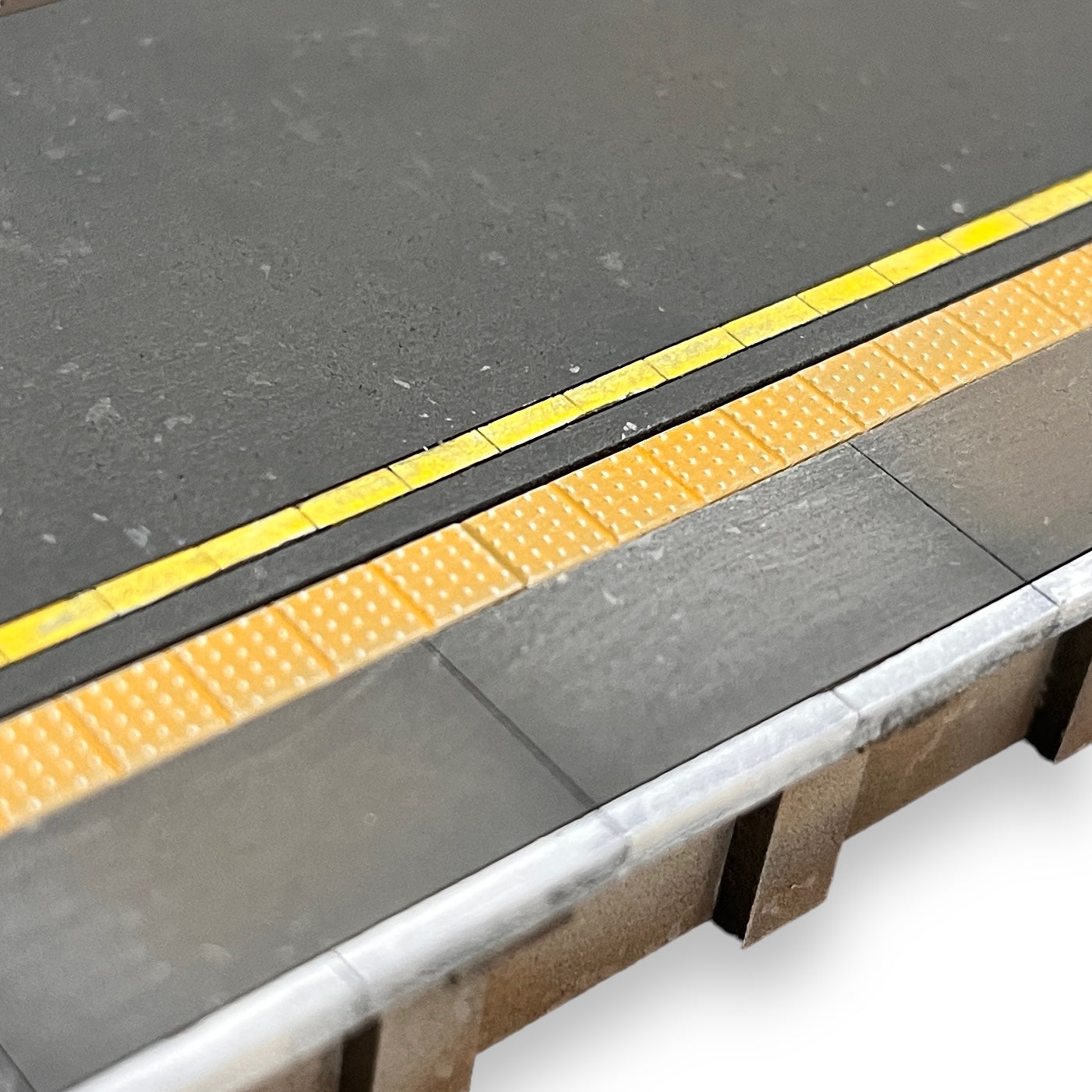 Modern Era Single Sided Platform Straight - 50mm