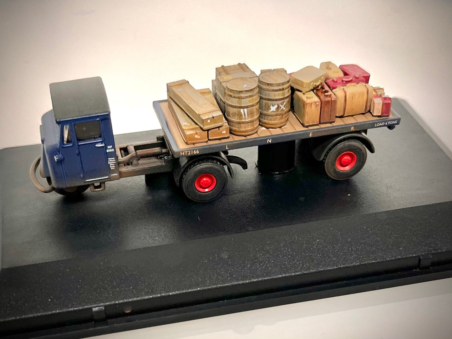 Oxford Diecast LNER Scammell with Load